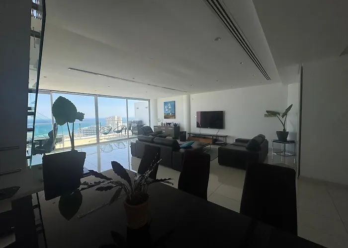 Appartement Stunning Penthouse With Sea And View Larnaca