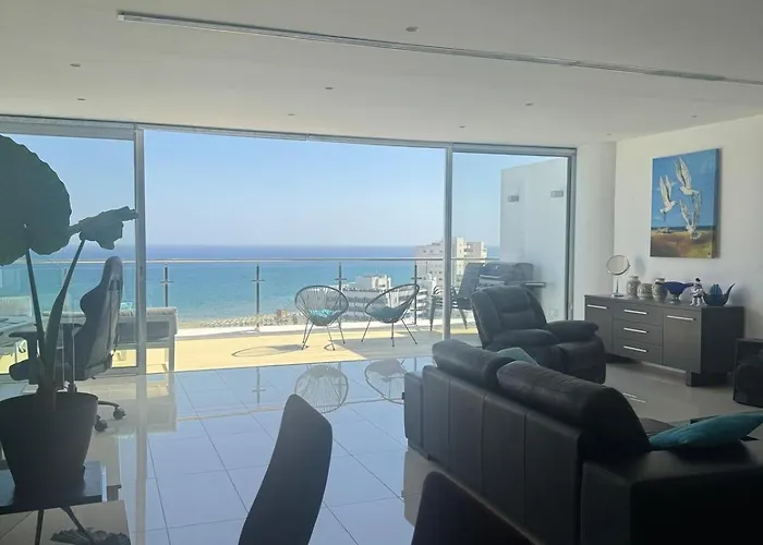 Appartement Stunning Penthouse With Sea And View