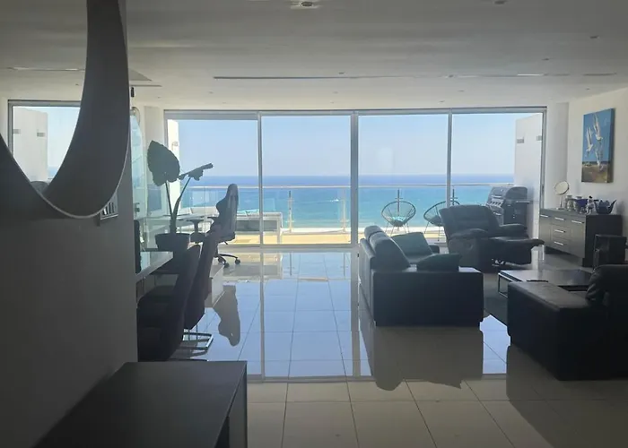Stunning Penthouse With Sea And View Appartement Larnaca