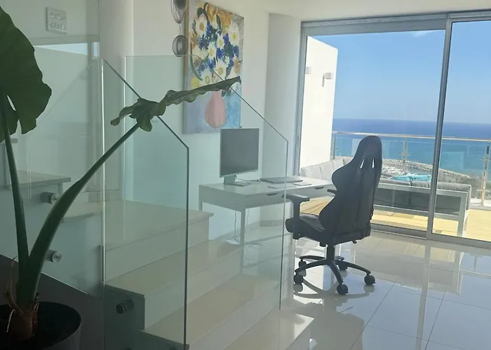 Appartement Stunning Penthouse With Sea And View Larnaca