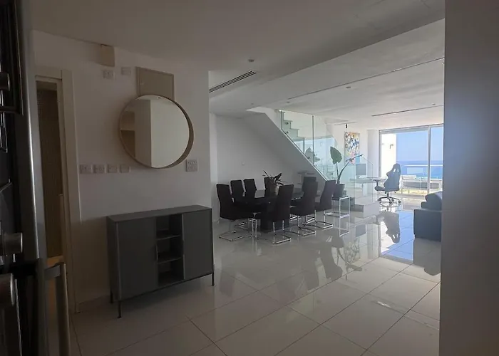 Stunning Penthouse With Sea And View Appartement