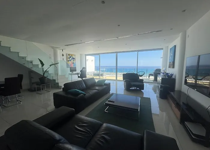 Appartement Stunning Penthouse With Sea And View Larnaca