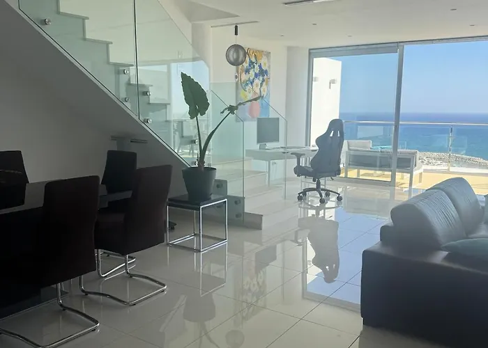 Stunning Penthouse With Sea And View * Larnaca