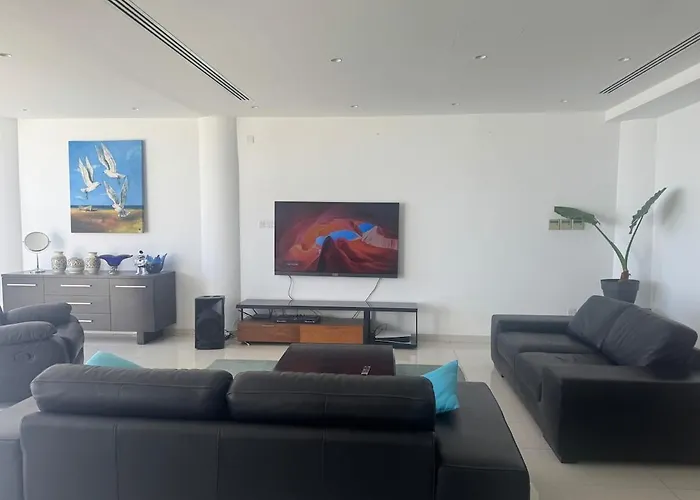 Stunning Penthouse With Sea And View Appartement Larnaca