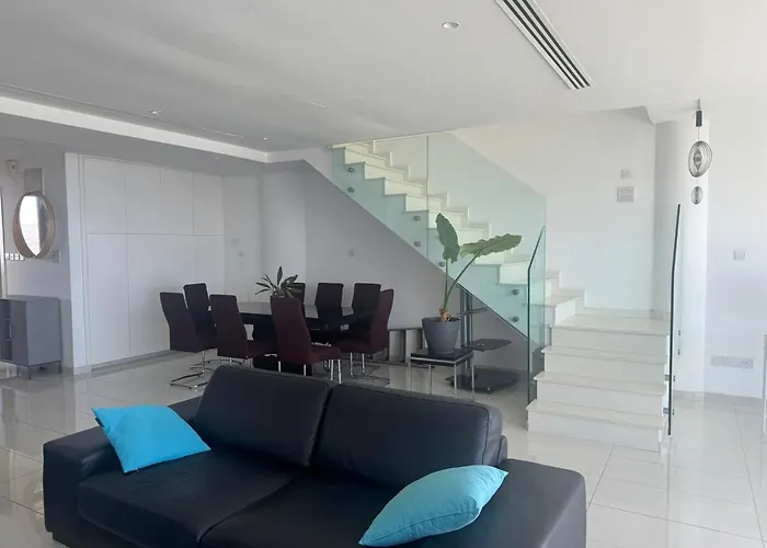 Stunning Penthouse With Sea And View Appartement