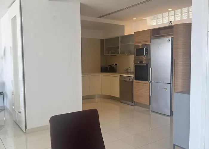 Stunning Penthouse With Sea And View Larnaca