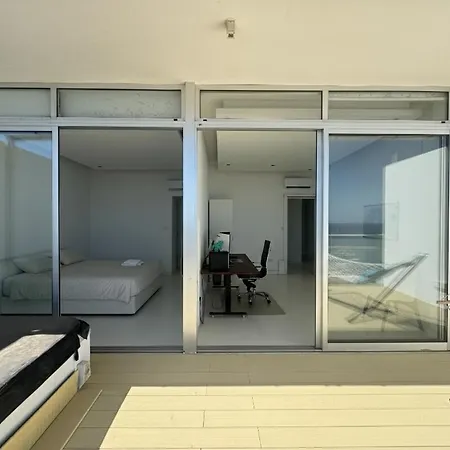 Stunning Penthouse With Sea And View Λάρνακα