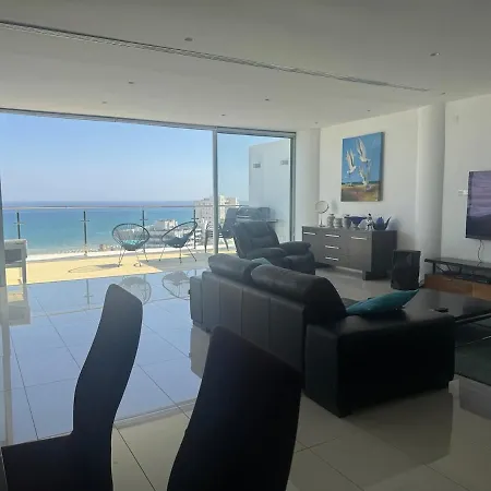 Stunning Penthouse With Sea And View Λάρνακα