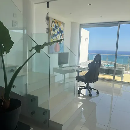 Apartment Stunning Penthouse With Sea And View Larnaca