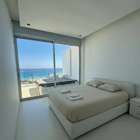 Stunning Penthouse With Sea And View Λάρνακα