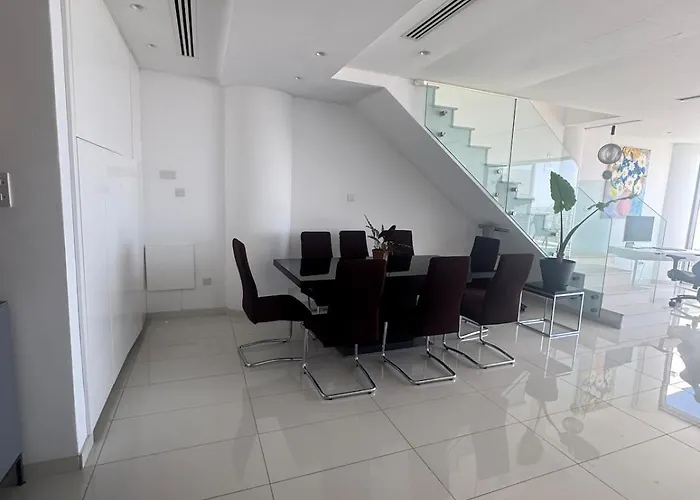 Stunning Penthouse With Sea And View Larnaca