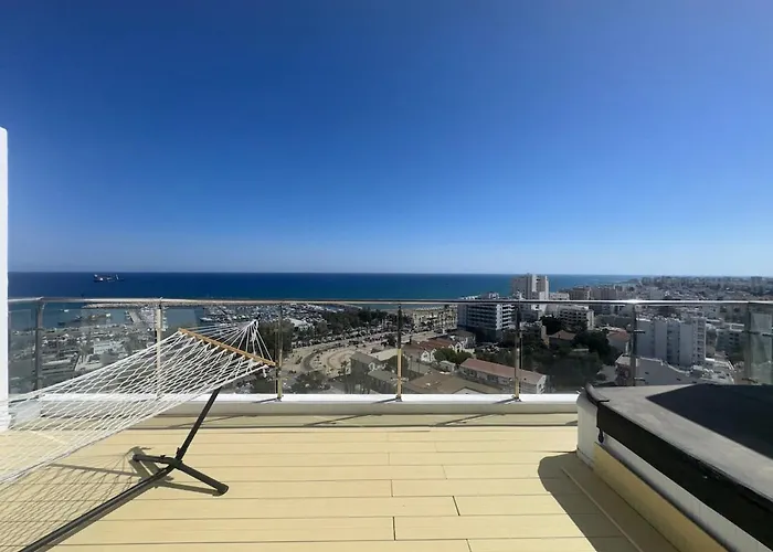 Stunning Penthouse With Sea And View Larnaca