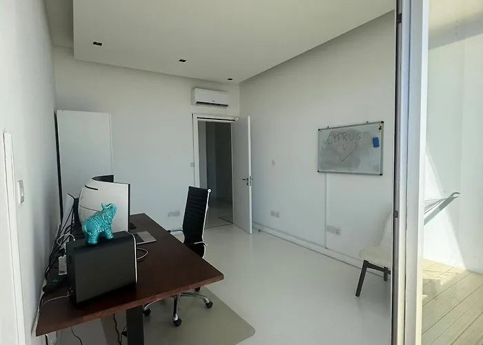 Stunning Penthouse With Sea And View Lägenhet Larnaca