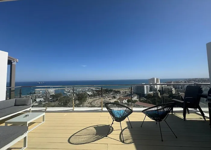 Lägenhet Stunning Penthouse With Sea And View Larnaca