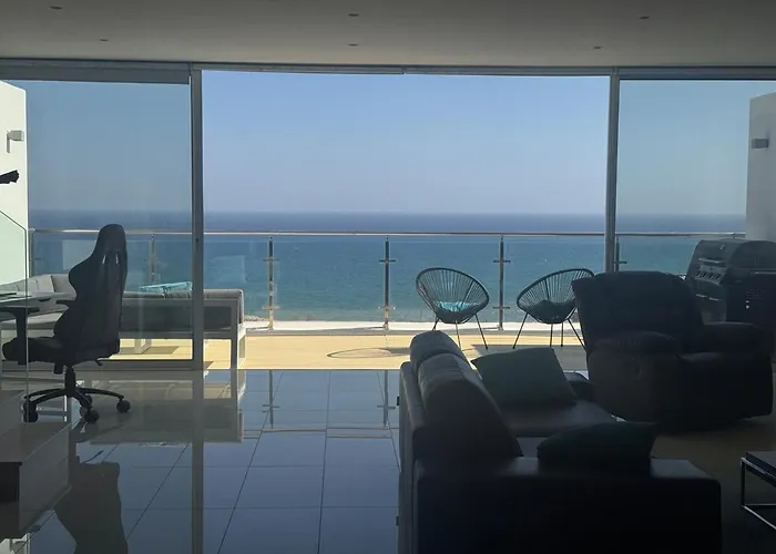 Stunning Penthouse With Sea And View Lägenhet