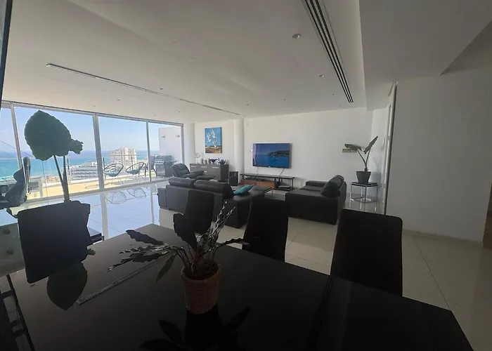 Stunning Penthouse With Sea And View