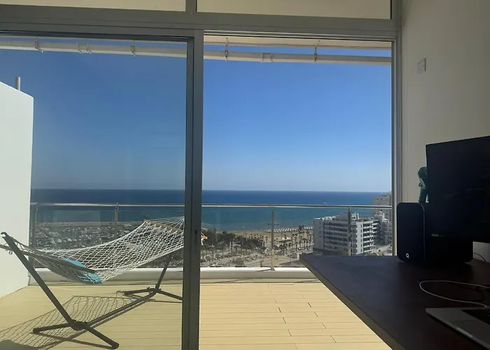 Stunning Penthouse With Sea And View Lägenhet